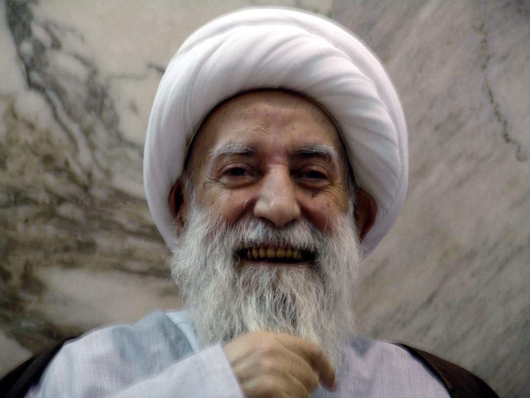 Le Grand Ayatollah Jawad al-Tabrizi et le Coran entre nos mains